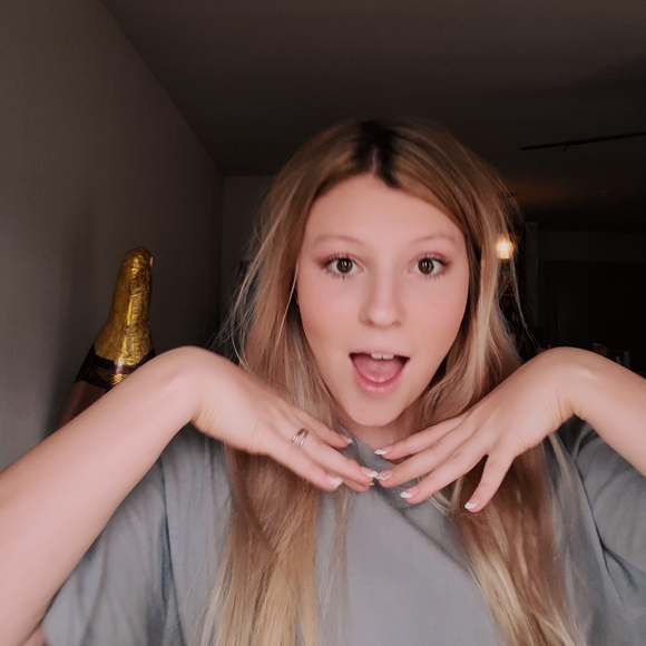 Meet your Posher, Trinity - Picture 2 of 3